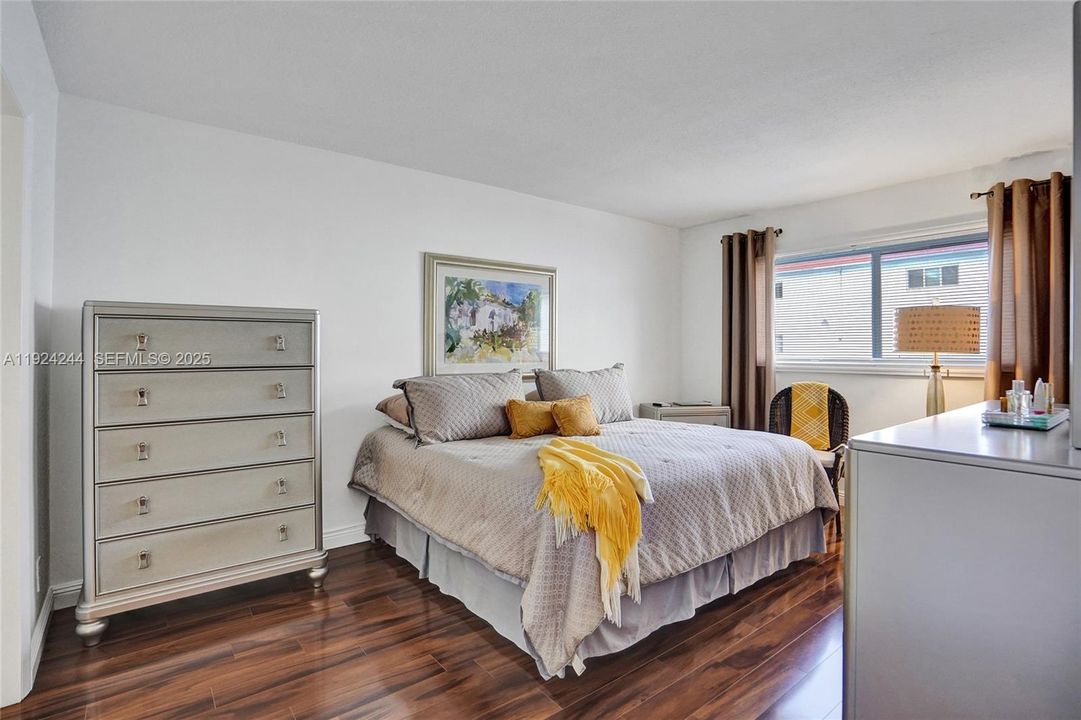 En Venta: $250,000 (2 camas, 2 baños, 1000 Pies cuadrados)