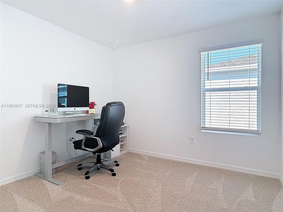 待售: $410,000 (4 贝兹, 2 浴室, 0 平方英尺)