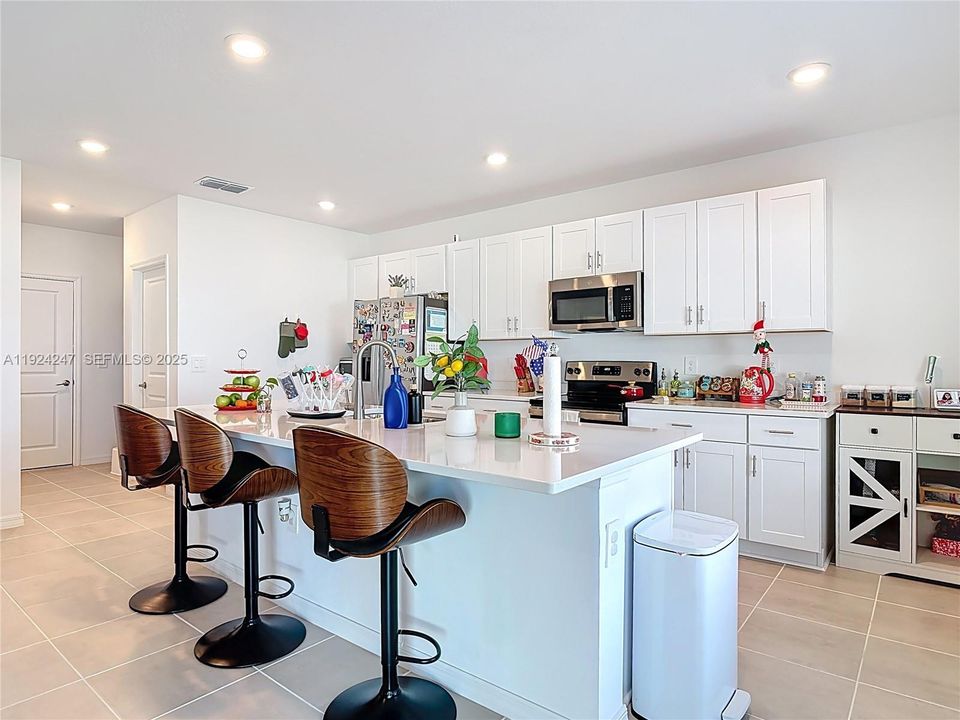 待售: $410,000 (4 贝兹, 2 浴室, 0 平方英尺)