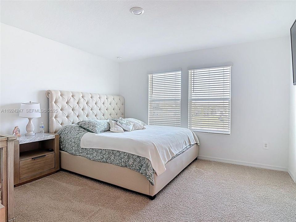 待售: $410,000 (4 贝兹, 2 浴室, 0 平方英尺)