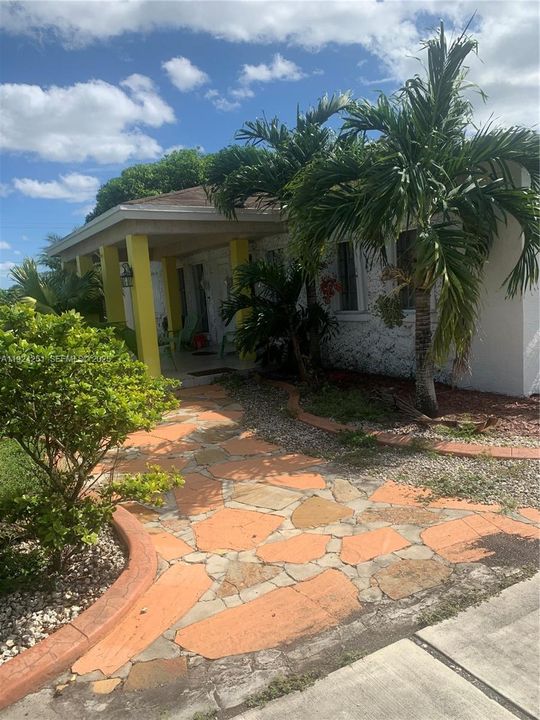 For Rent: $2,020 (2 beds, 1 baths, 2473 Square Feet)