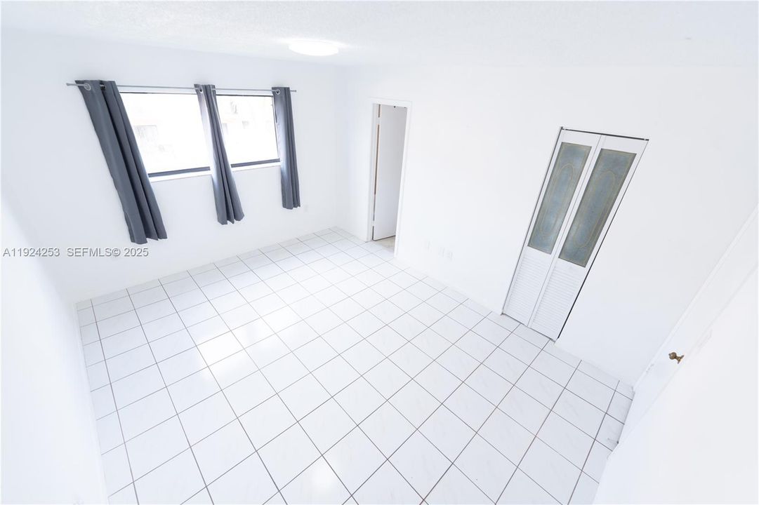 For Rent: $2,300 (2 beds, 2 baths, 812 Square Feet)