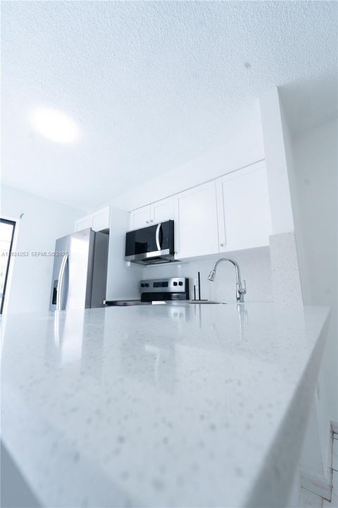 For Rent: $2,300 (2 beds, 2 baths, 812 Square Feet)