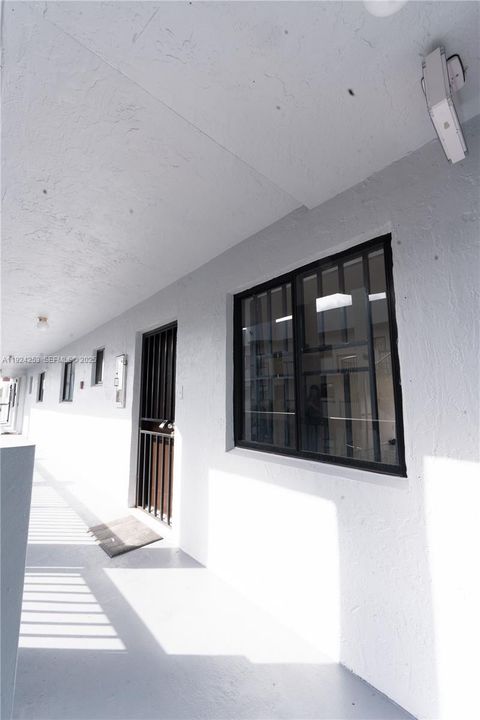 For Rent: $2,300 (2 beds, 2 baths, 812 Square Feet)