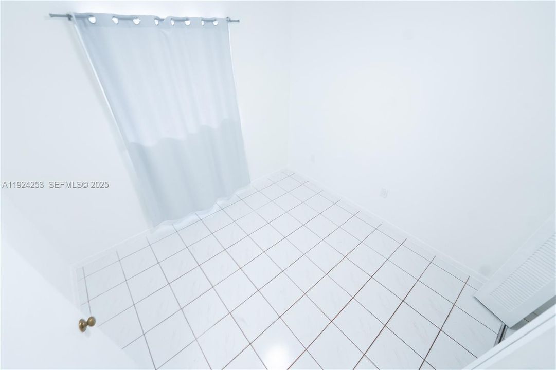 For Rent: $2,300 (2 beds, 2 baths, 812 Square Feet)