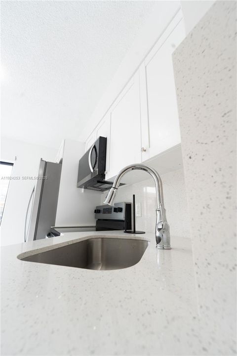 For Rent: $2,300 (2 beds, 2 baths, 812 Square Feet)