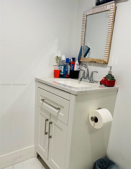 В аренду: $1,300 (0 спален, 1 ванн, 1762 Квадратных фут)