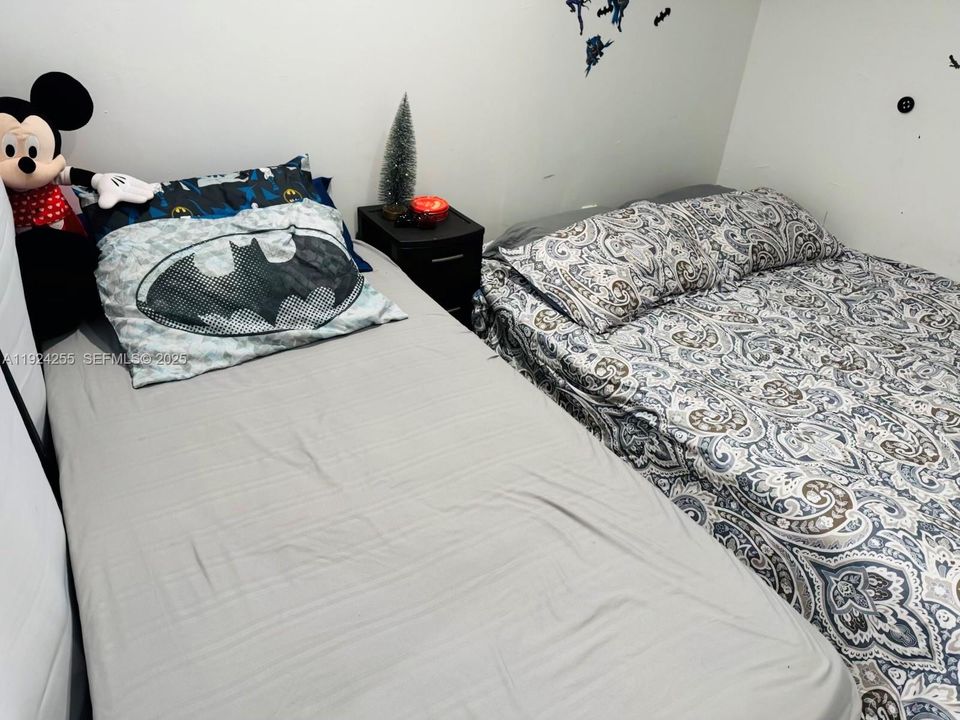 В аренду: $1,300 (0 спален, 1 ванн, 1762 Квадратных фут)