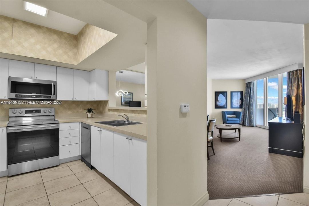 For Rent: $3,950 (1 beds, 1 baths, 960 Square Feet)