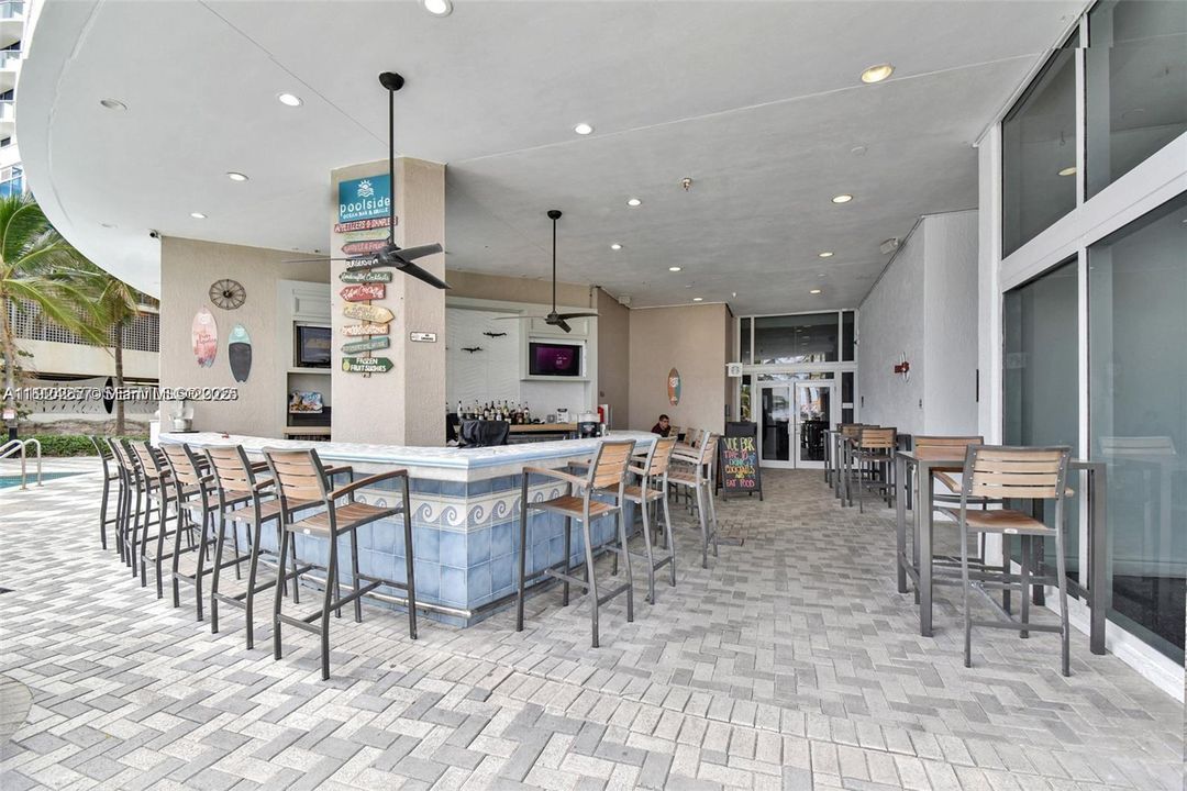 For Rent: $3,950 (1 beds, 1 baths, 960 Square Feet)