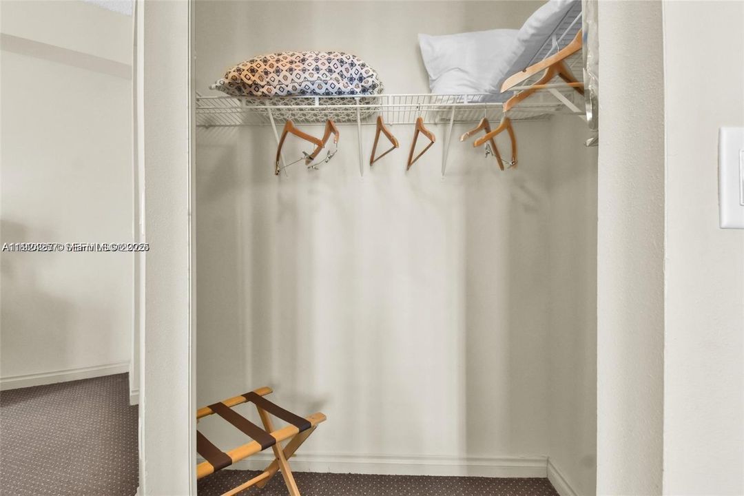 For Rent: $3,950 (1 beds, 1 baths, 960 Square Feet)