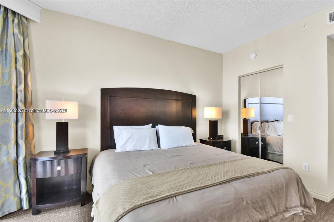 For Rent: $3,950 (1 beds, 1 baths, 960 Square Feet)