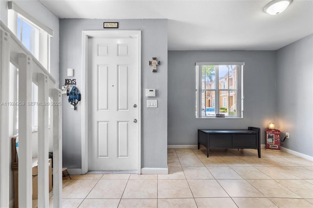 出租: $2,000 (2 贝兹, 2 浴室, 1290 平方英尺)