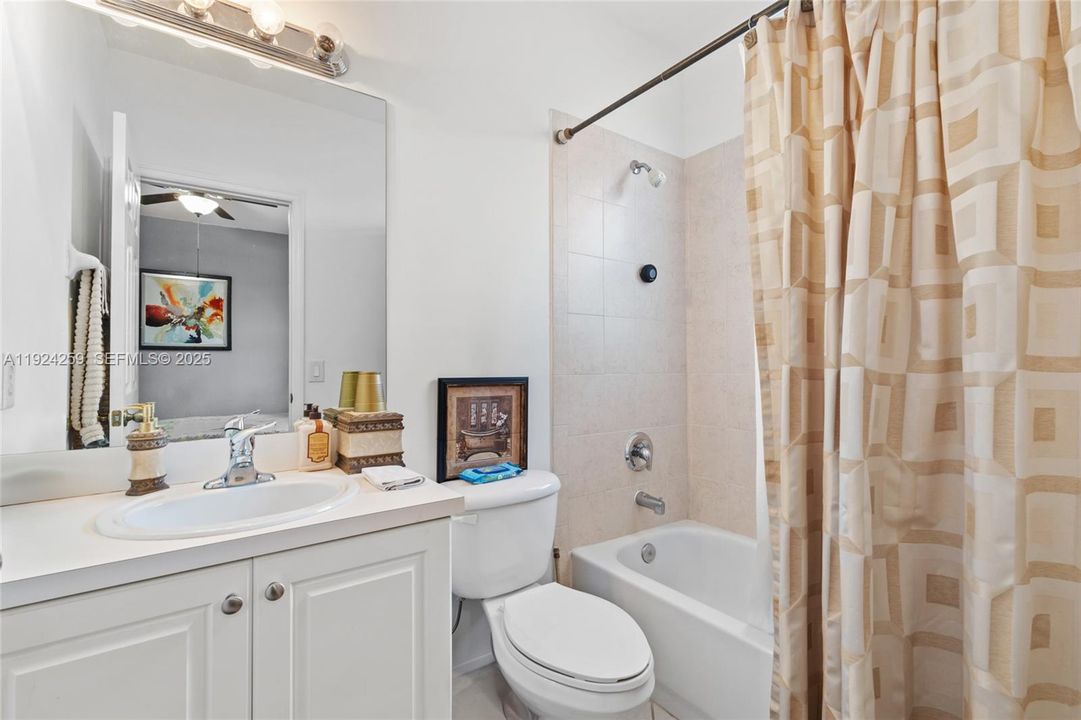 出租: $2,000 (2 贝兹, 2 浴室, 1290 平方英尺)