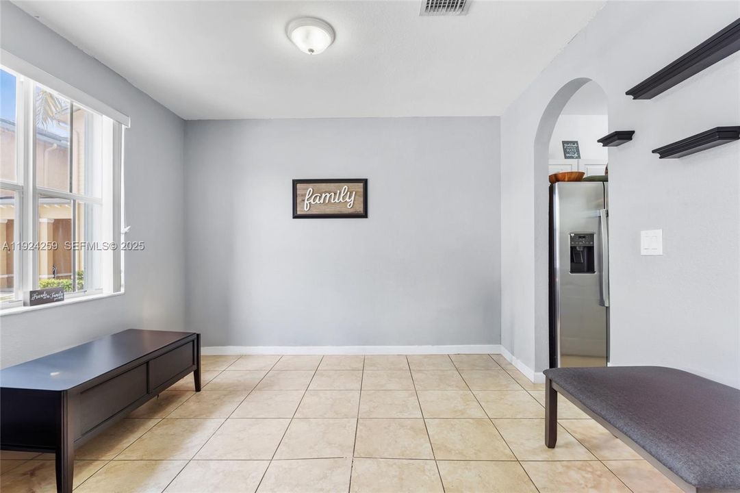 出租: $2,000 (2 贝兹, 2 浴室, 1290 平方英尺)