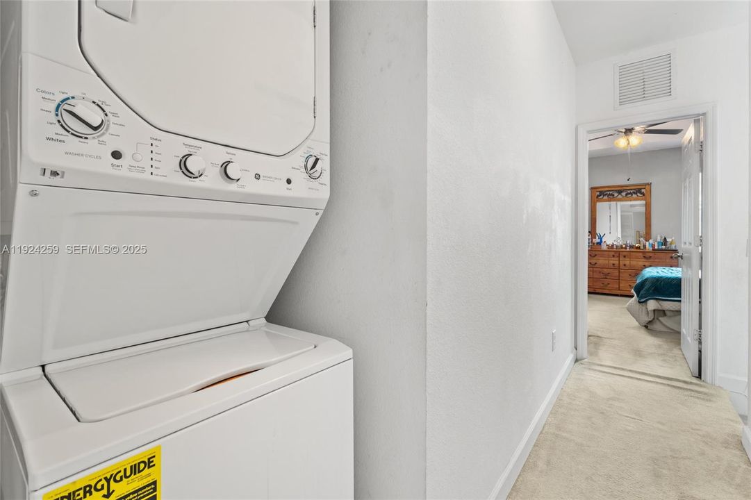 出租: $2,000 (2 贝兹, 2 浴室, 1290 平方英尺)