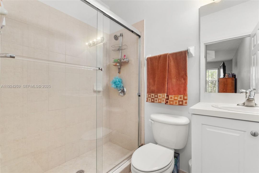 出租: $2,000 (2 贝兹, 2 浴室, 1290 平方英尺)