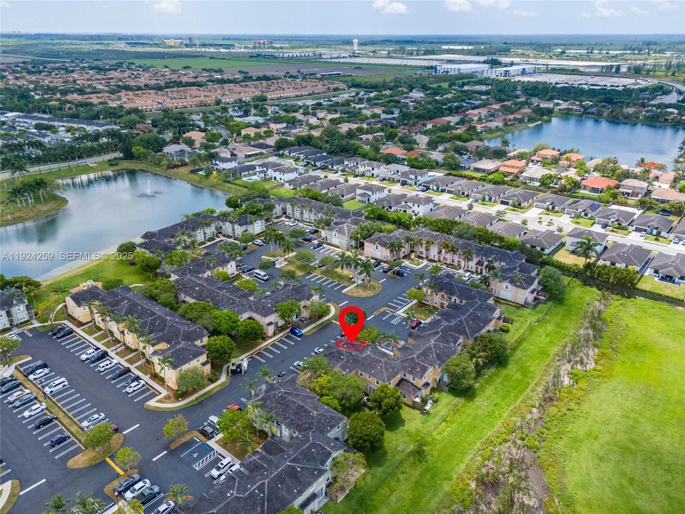 出租: $2,000 (2 贝兹, 2 浴室, 1290 平方英尺)