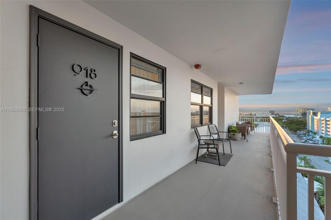 待售: $879,000 (2 贝兹, 2 浴室, 1567 平方英尺)