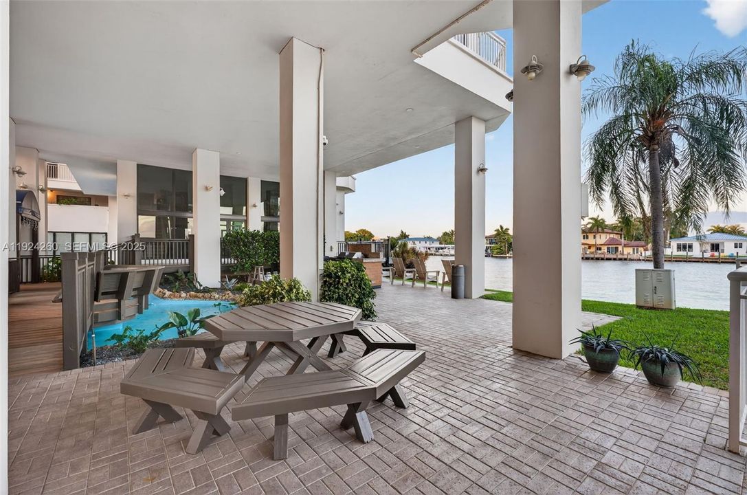 待售: $879,000 (2 贝兹, 2 浴室, 1567 平方英尺)