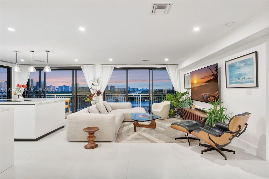 待售: $879,000 (2 贝兹, 2 浴室, 1567 平方英尺)