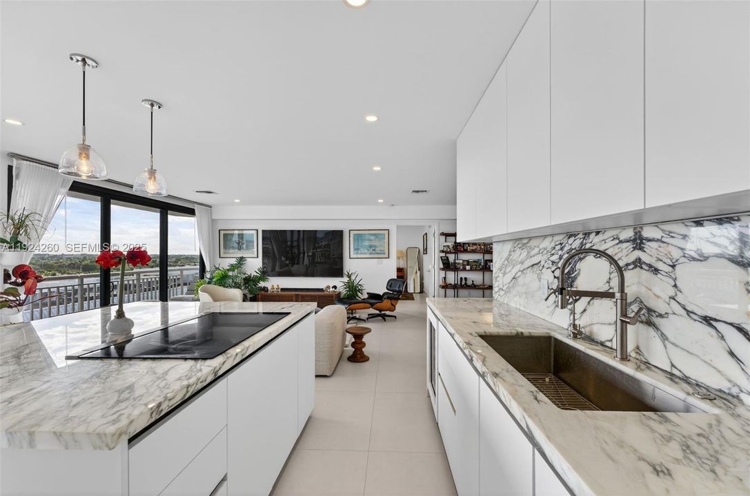 待售: $879,000 (2 贝兹, 2 浴室, 1567 平方英尺)