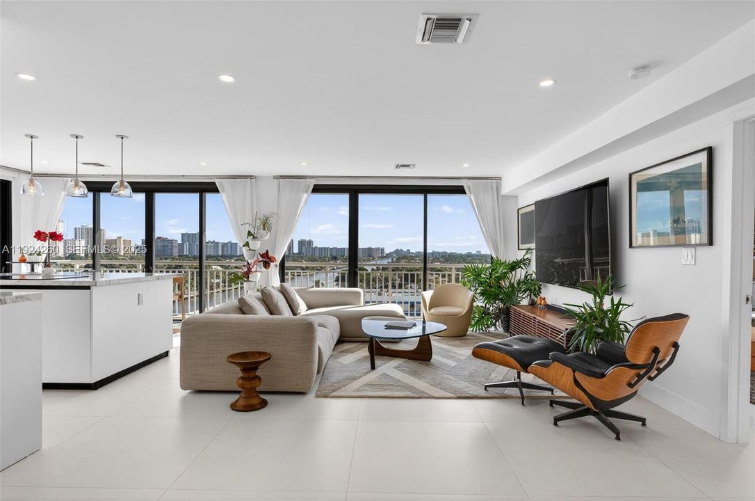 待售: $879,000 (2 贝兹, 2 浴室, 1567 平方英尺)