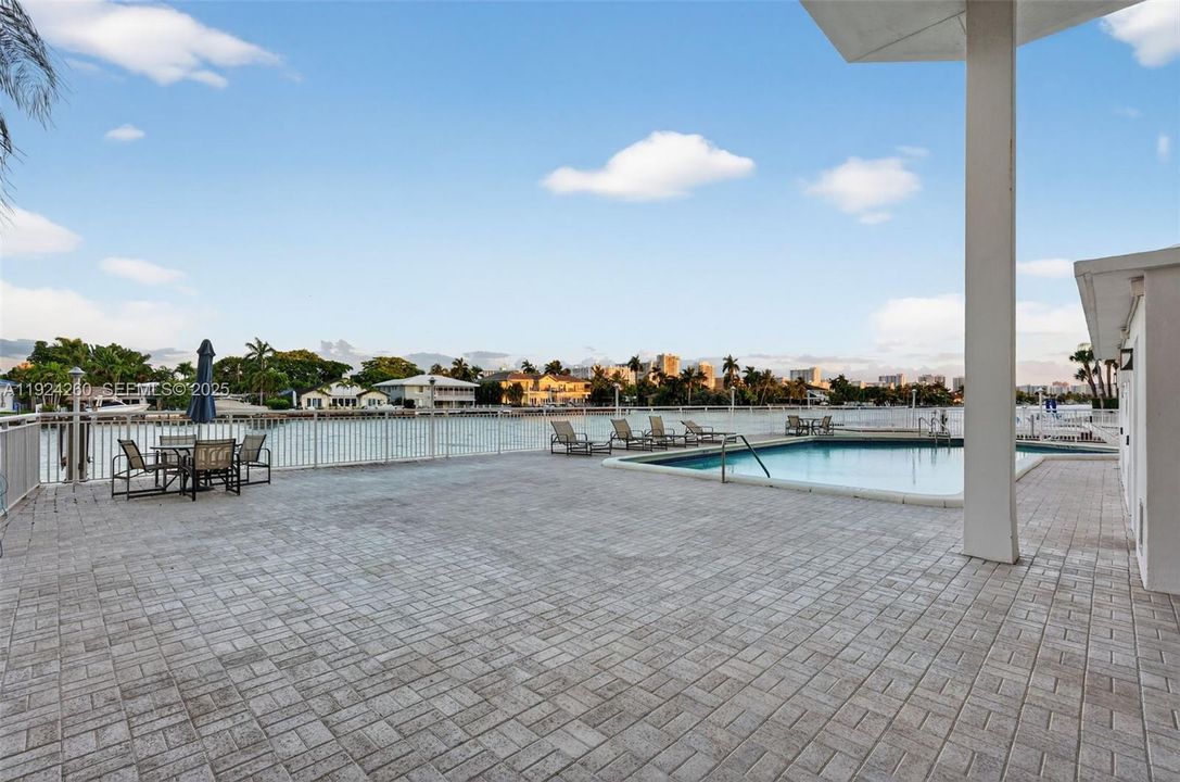 待售: $879,000 (2 贝兹, 2 浴室, 1567 平方英尺)