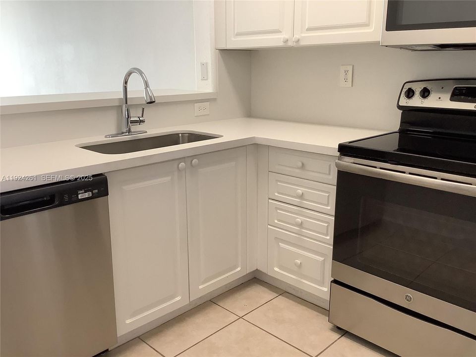 For Rent: $2,790 (2 beds, 2 baths, 1328 Square Feet)
