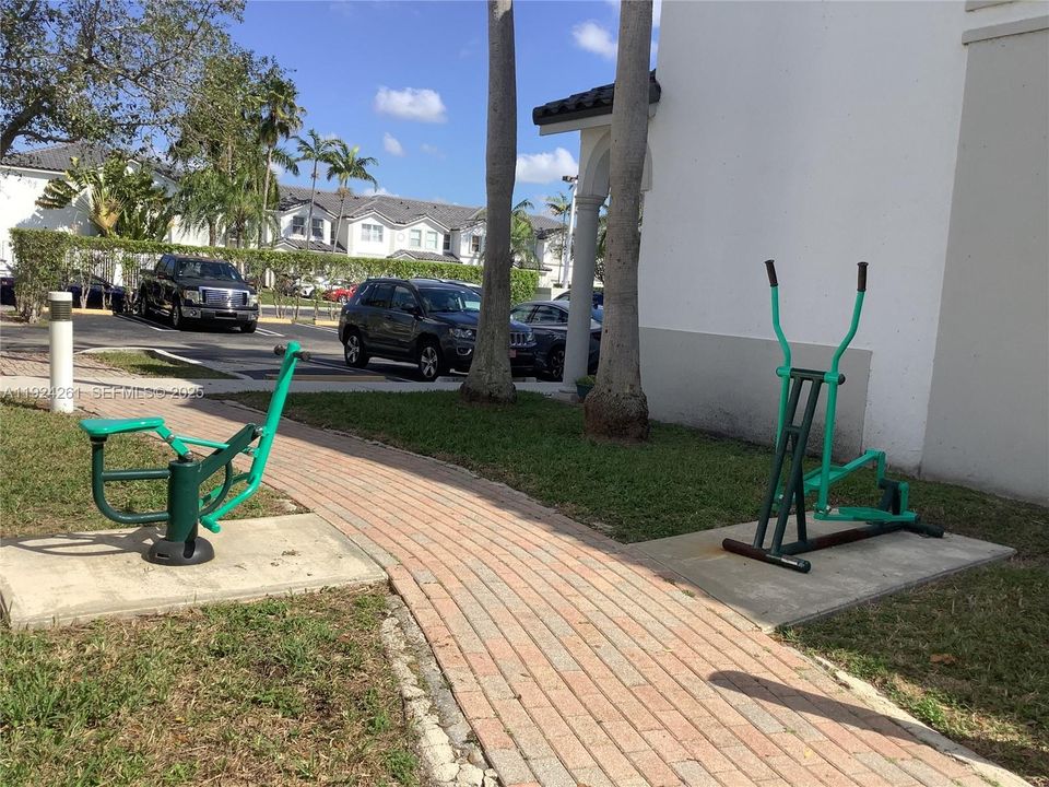 For Rent: $2,790 (2 beds, 2 baths, 1328 Square Feet)