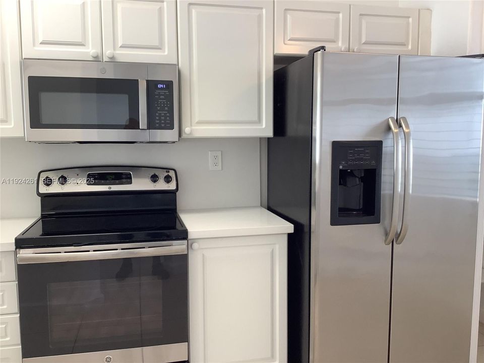 For Rent: $2,790 (2 beds, 2 baths, 1328 Square Feet)