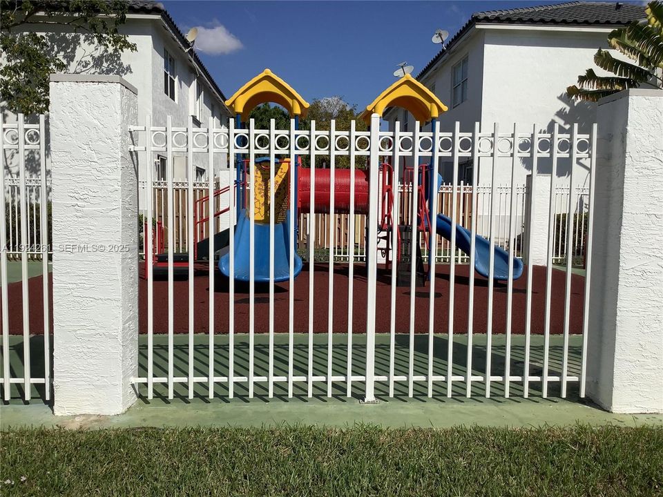 For Rent: $2,790 (2 beds, 2 baths, 1328 Square Feet)