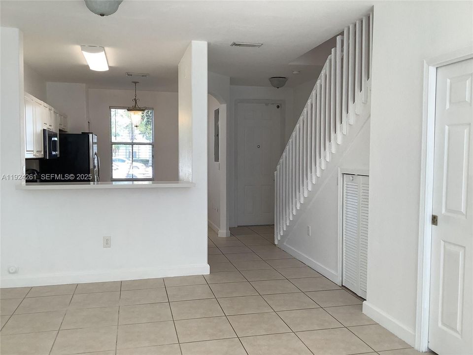 For Rent: $2,790 (2 beds, 2 baths, 1328 Square Feet)