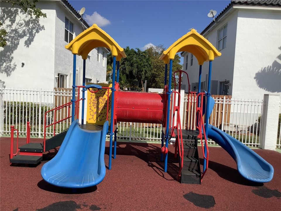 For Rent: $2,790 (2 beds, 2 baths, 1328 Square Feet)