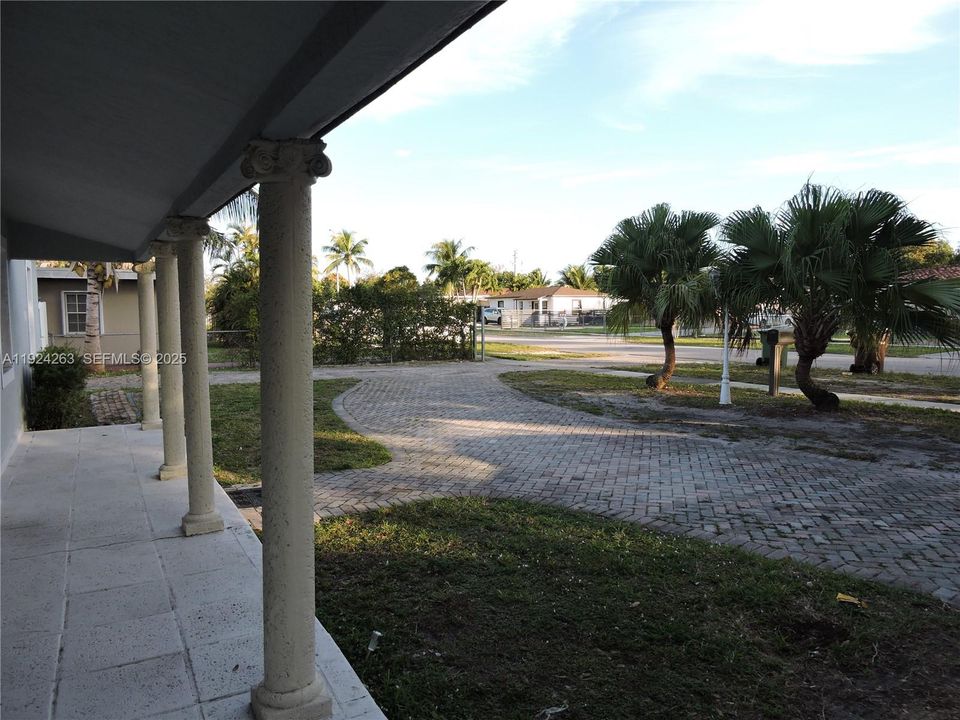 For Rent: $3,800 (3 beds, 1 baths, 1134 Square Feet)