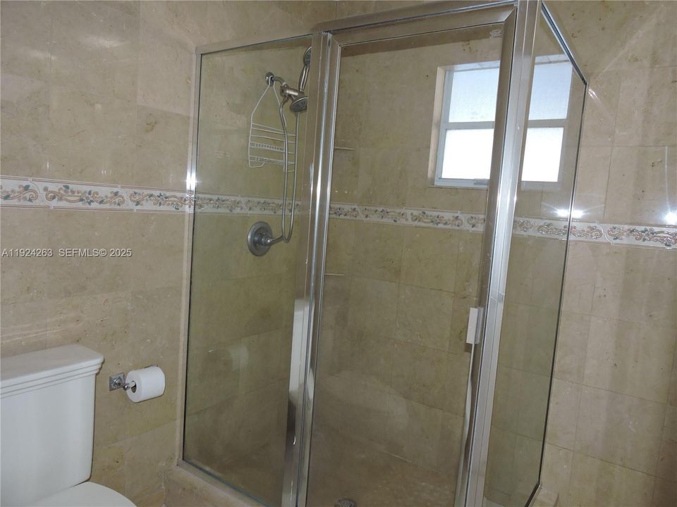 For Rent: $3,800 (3 beds, 1 baths, 1134 Square Feet)