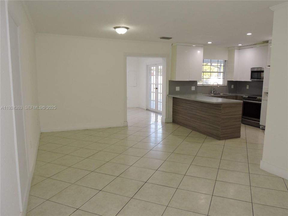 For Rent: $3,800 (3 beds, 1 baths, 1134 Square Feet)