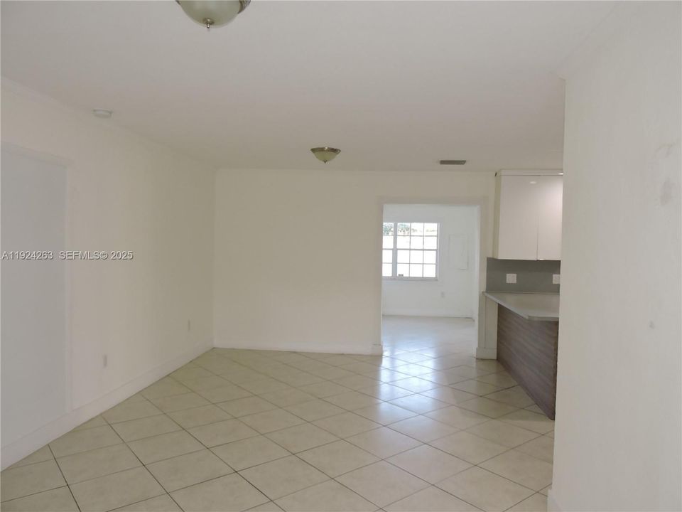 For Rent: $3,800 (3 beds, 1 baths, 1134 Square Feet)