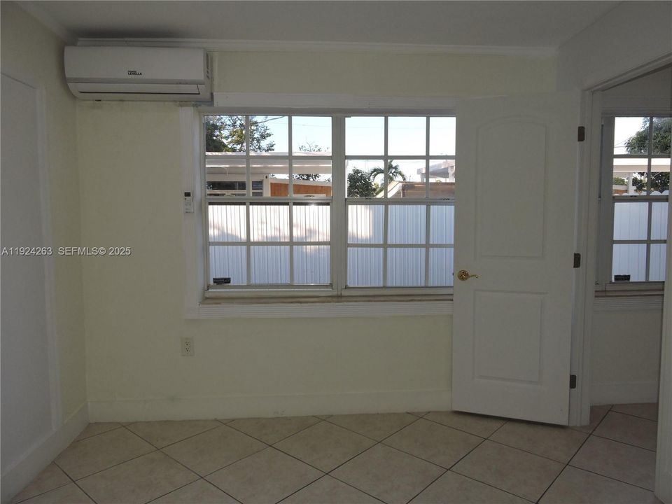 For Rent: $3,800 (3 beds, 1 baths, 1134 Square Feet)