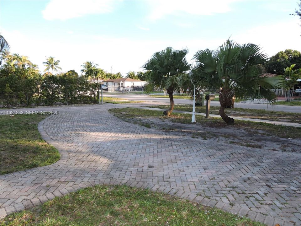 For Rent: $3,800 (3 beds, 1 baths, 1134 Square Feet)