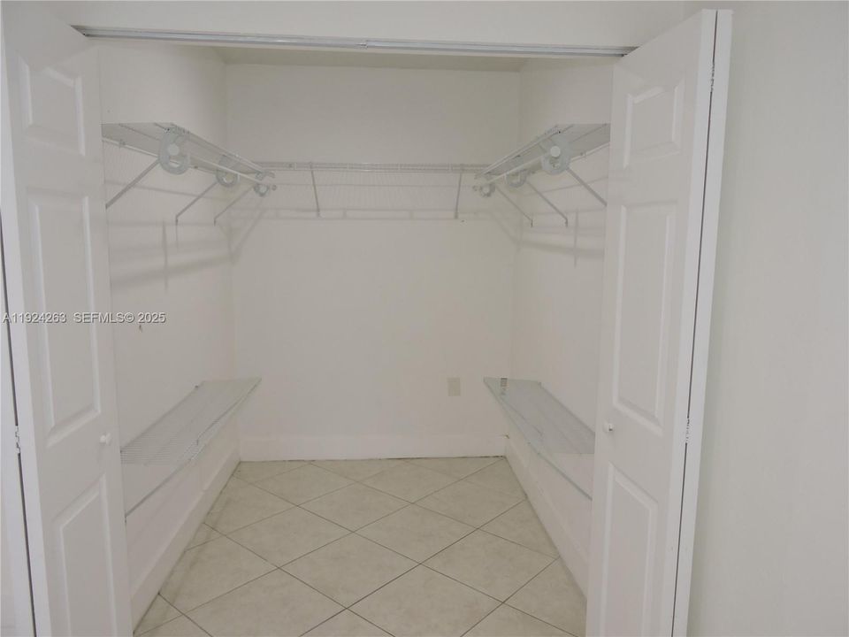 For Rent: $3,800 (3 beds, 1 baths, 1134 Square Feet)