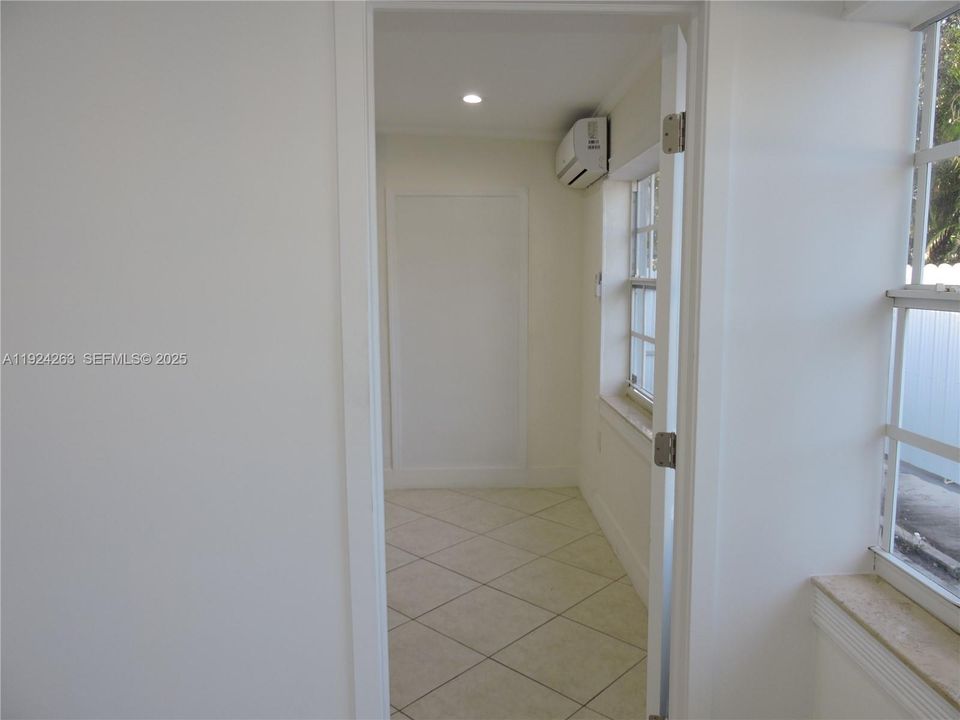 For Rent: $3,800 (3 beds, 1 baths, 1134 Square Feet)