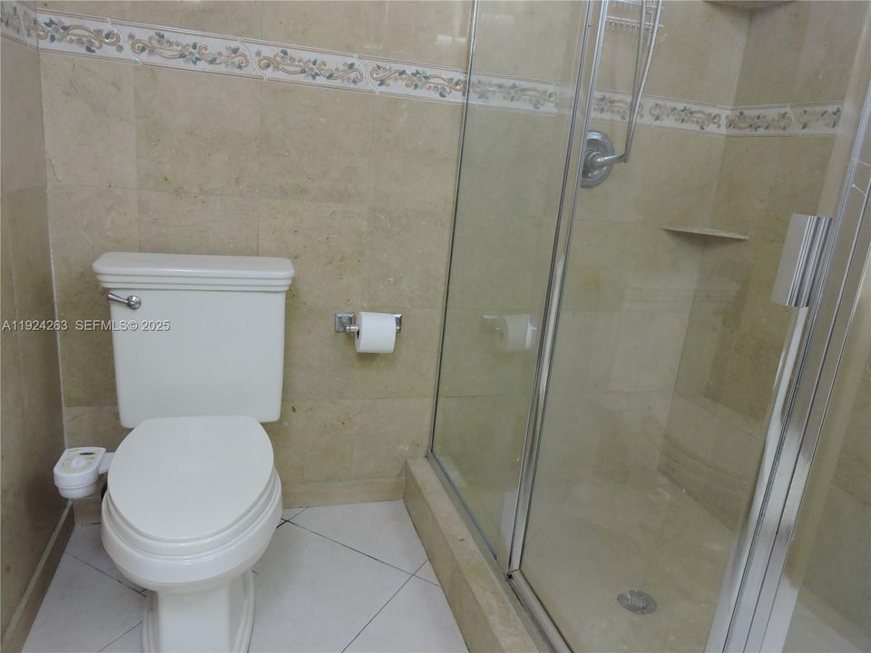 For Rent: $3,800 (3 beds, 1 baths, 1134 Square Feet)