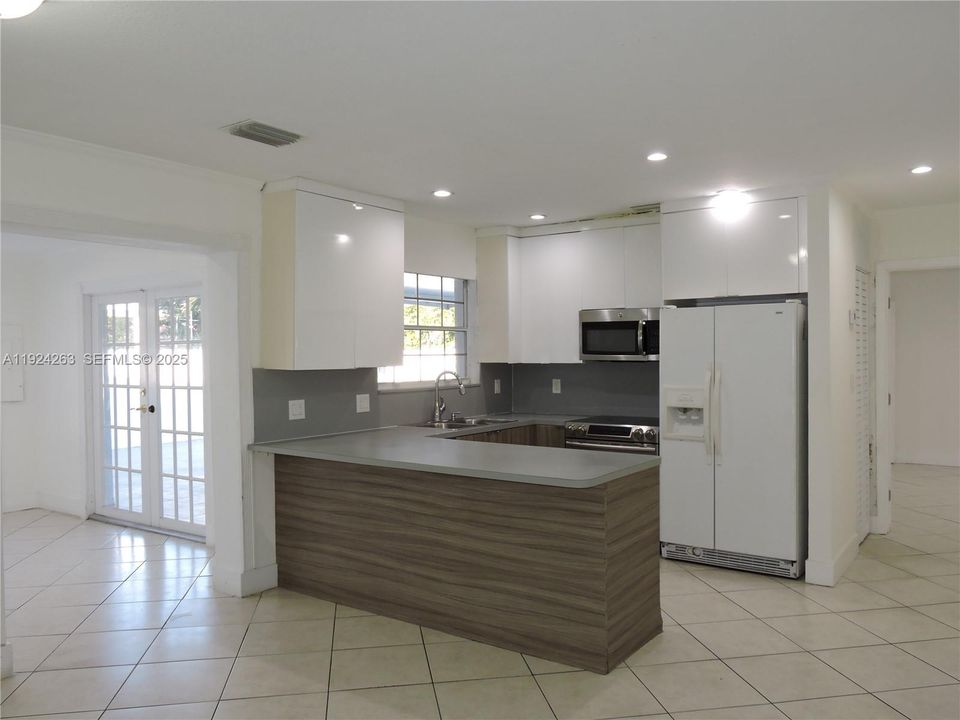 For Rent: $3,800 (3 beds, 1 baths, 1134 Square Feet)