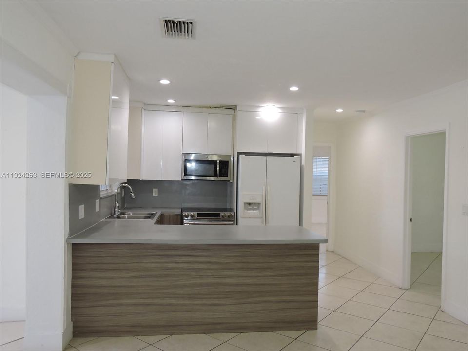 For Rent: $3,800 (3 beds, 1 baths, 1134 Square Feet)