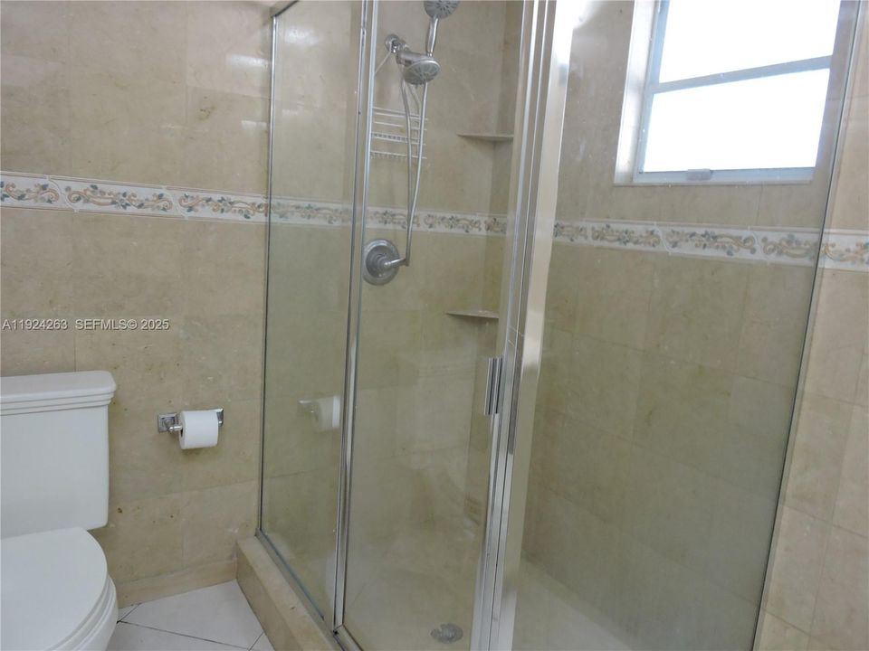 For Rent: $3,800 (3 beds, 1 baths, 1134 Square Feet)