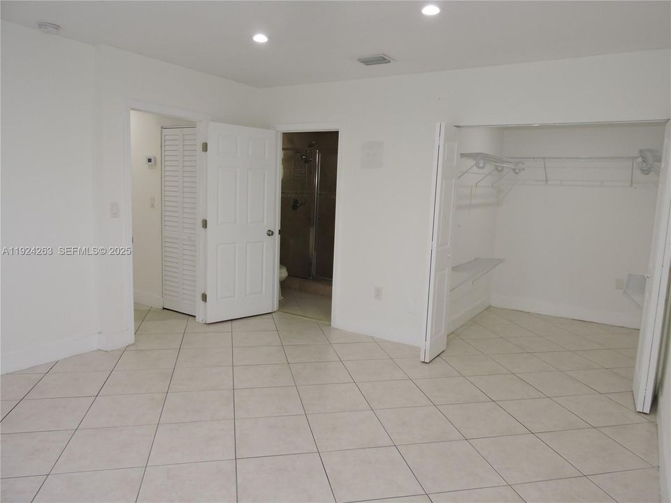 For Rent: $3,800 (3 beds, 1 baths, 1134 Square Feet)