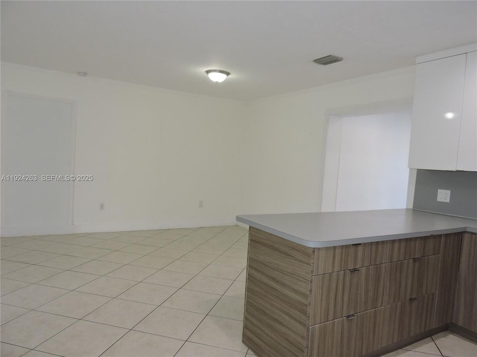 For Rent: $3,800 (3 beds, 1 baths, 1134 Square Feet)