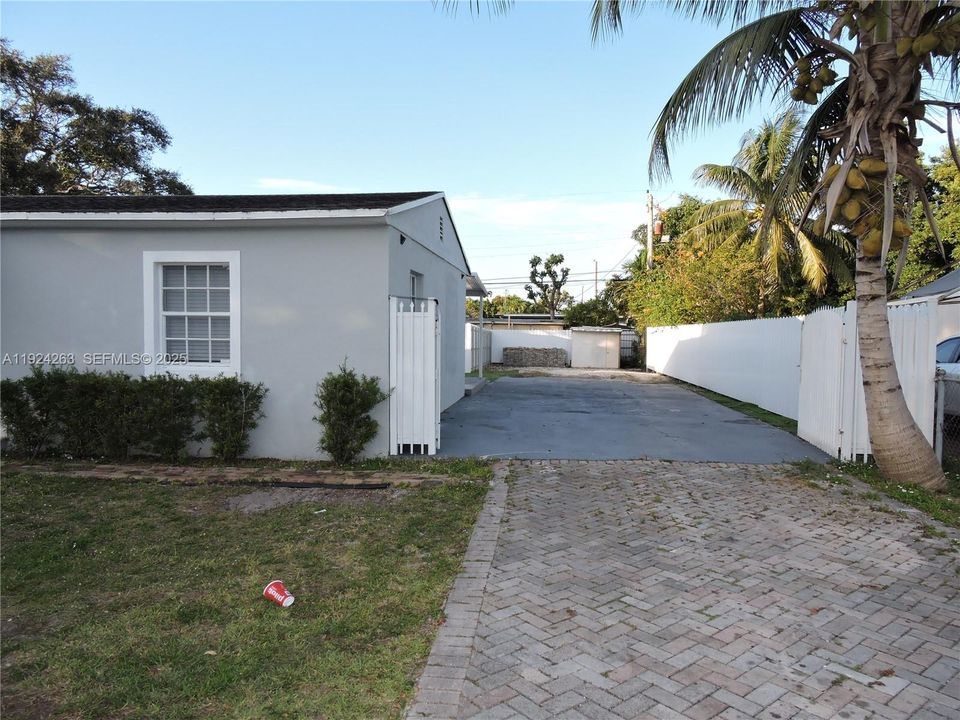 For Rent: $3,800 (3 beds, 1 baths, 1134 Square Feet)