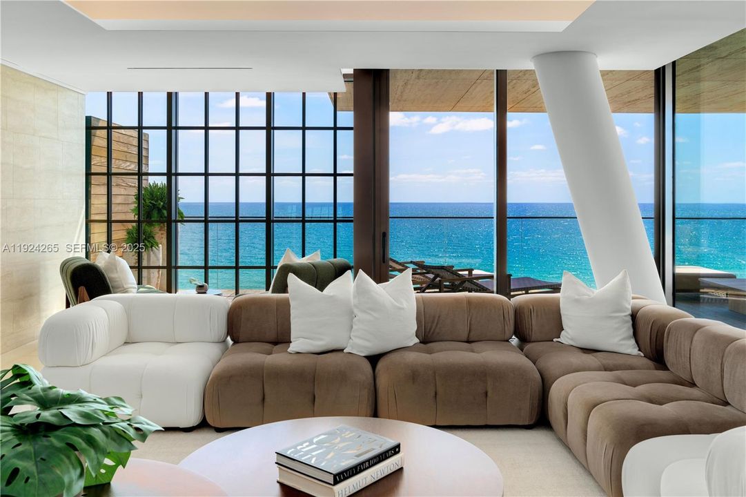 На продажу: $13,500,000 (3 спален, 3 ванн, 3136 Квадратных фут)